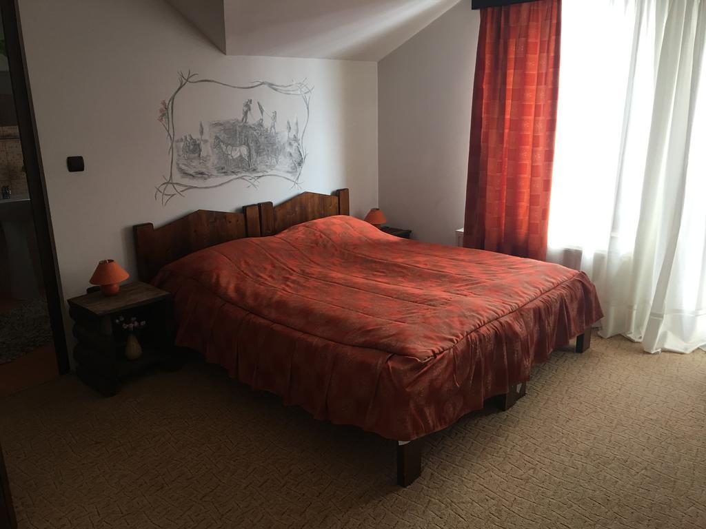 Vila Colt De Rai Hotel Risnov Bagian luar foto